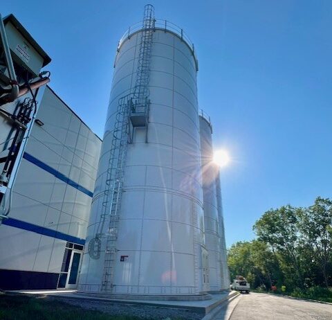 Dry bulk storage tank system designed for efficient material handling and controlled discharge in industrial applications
