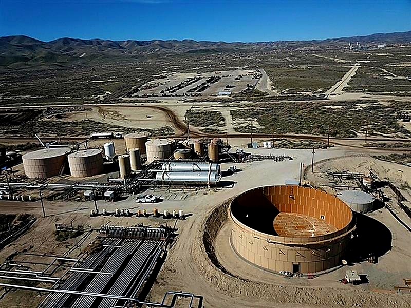 API 12B oil storage tank installation for oil and gas operations in the Western United States