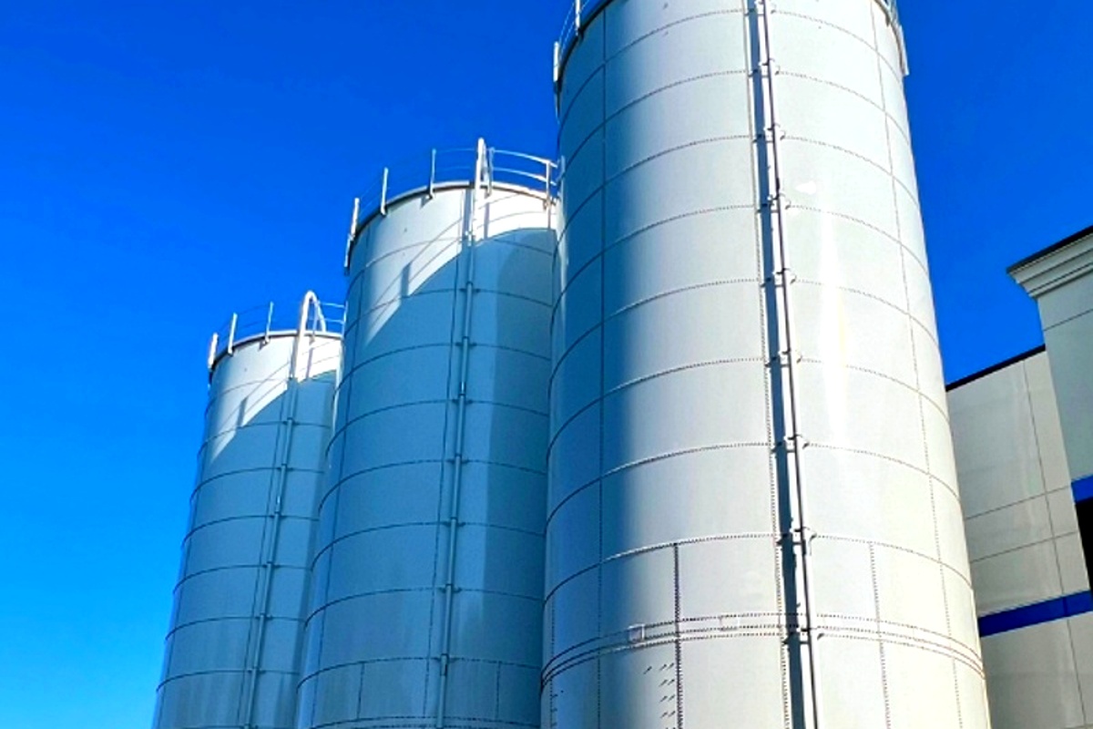 Bolted steel storage tank system installed for industrial and municipal applications