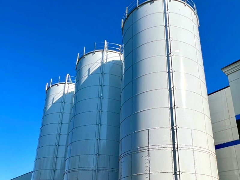 Dry bulk storage silos for material handling and industrial processing in the Western United States