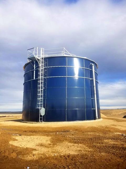 Glass-fused-to-steel water storage tank for municipal and industrial applications in the Western United States